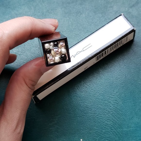 Mac Cosemtics Lipglass LE - Picture 2 of 6